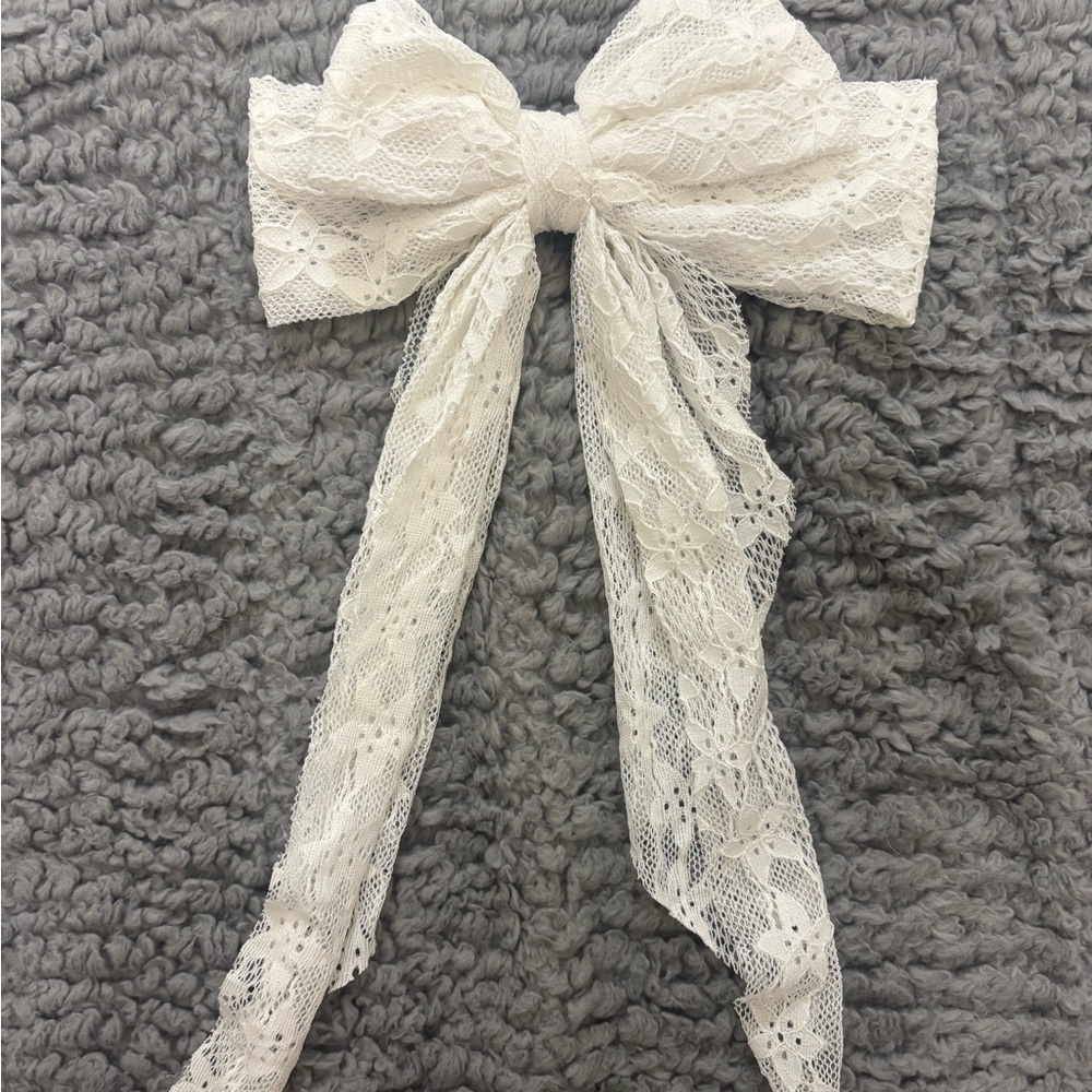 Forever 21 White Lace Bow Hair Clip